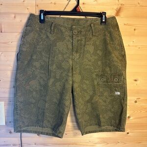 The North Face shorts Size 10 long